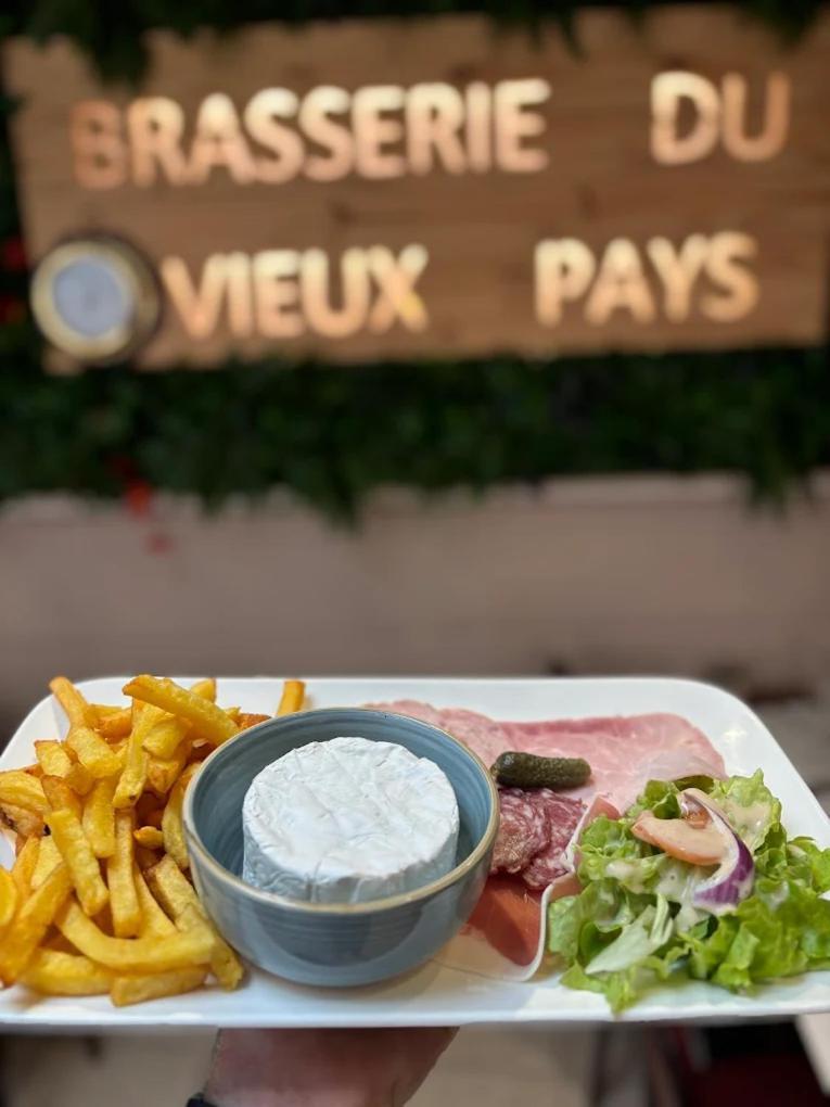 Airport Paris Eiffel Tower Center Roissy Cdg Holiday home Tremblay-en-France